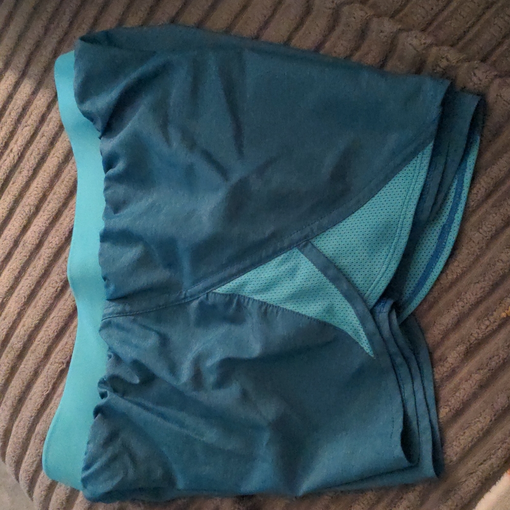 LAST CHANCE Under armour running shorts - Picture 2 of 6